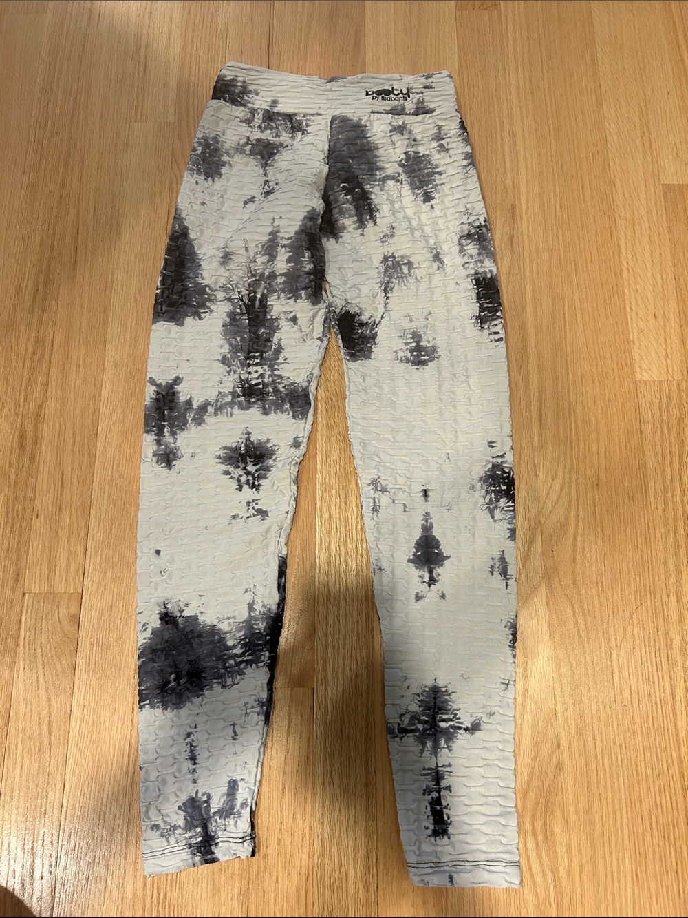 Booty by Brabants White and Black Textured Tie-Dye Leggings